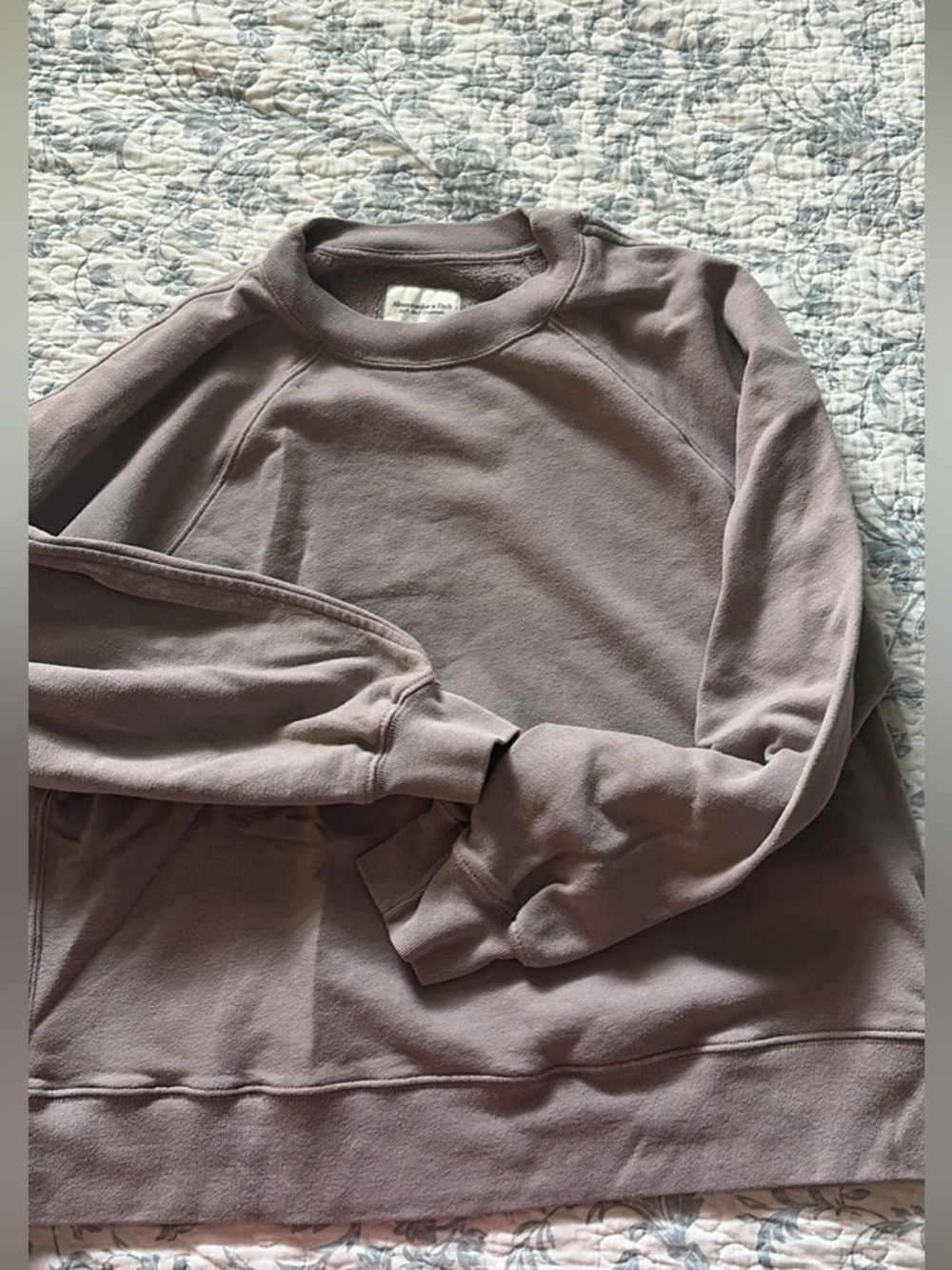 Abercrombie Crewneck Sweatshirt in Mauve Gray